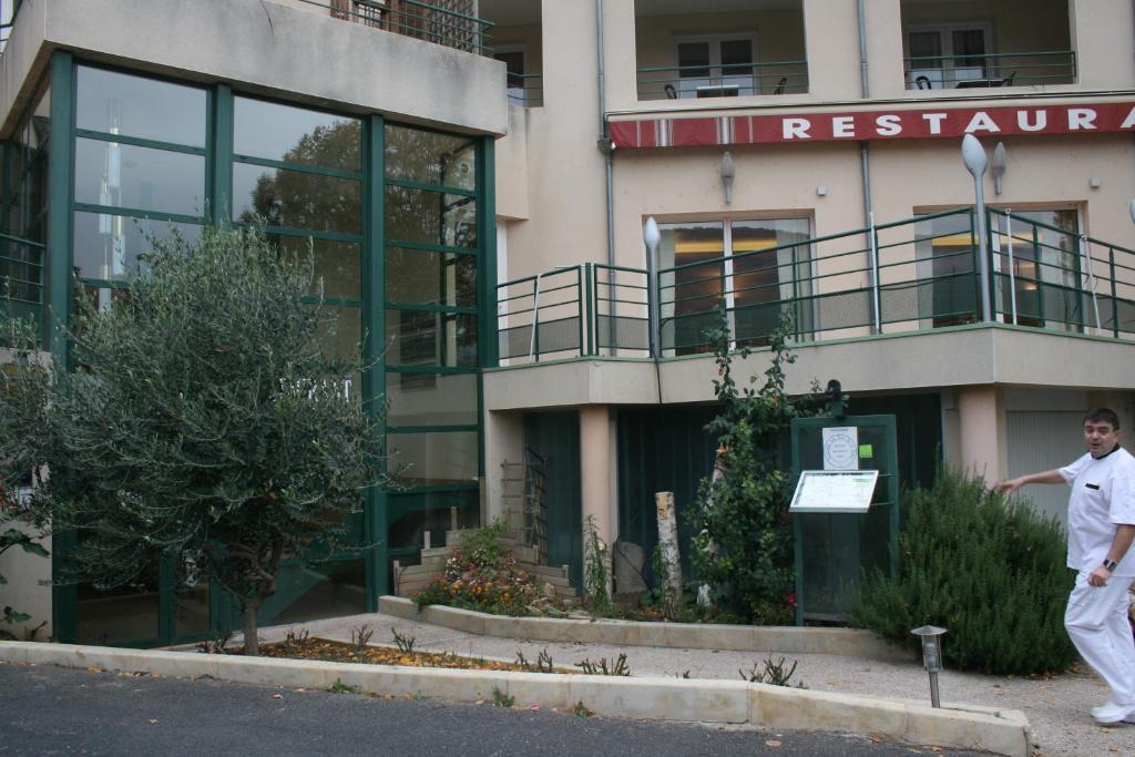 Les Berges Du Tarn Aparthotel Millau Exterior foto